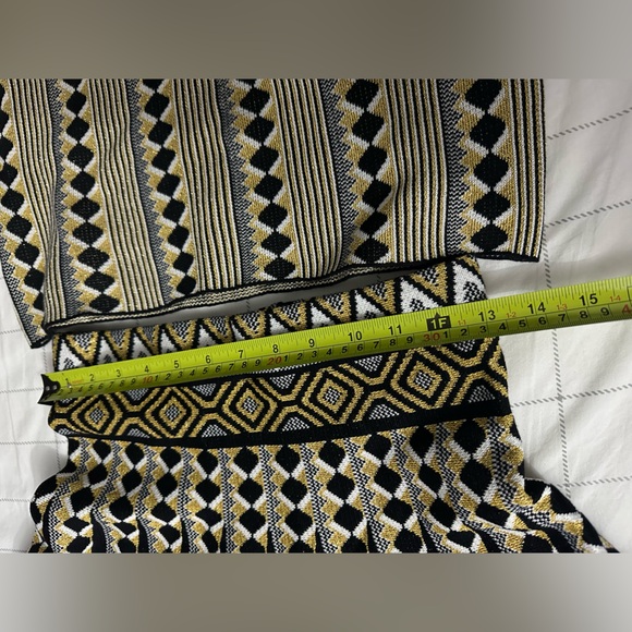 Beautiful Gold Patterned 2PC Set - Never worn - Picture 7 of 7